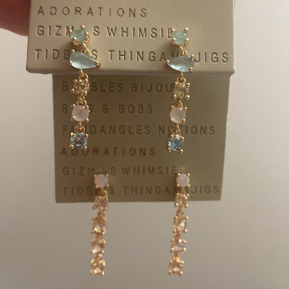 ๐ Anthropologie Dainty Crystal Drop Earrings in Mint & Ivory - Picture 7 of 10